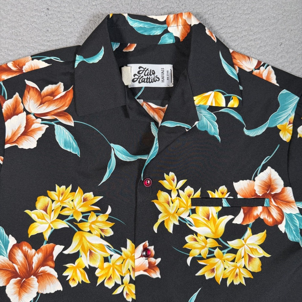 Hilo Hattie Shirt Mens Medium Black Hawaiian 100% Polyester Lightweight Preppy